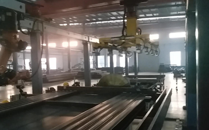 磁力抓手搬運數噸重停車設備框架